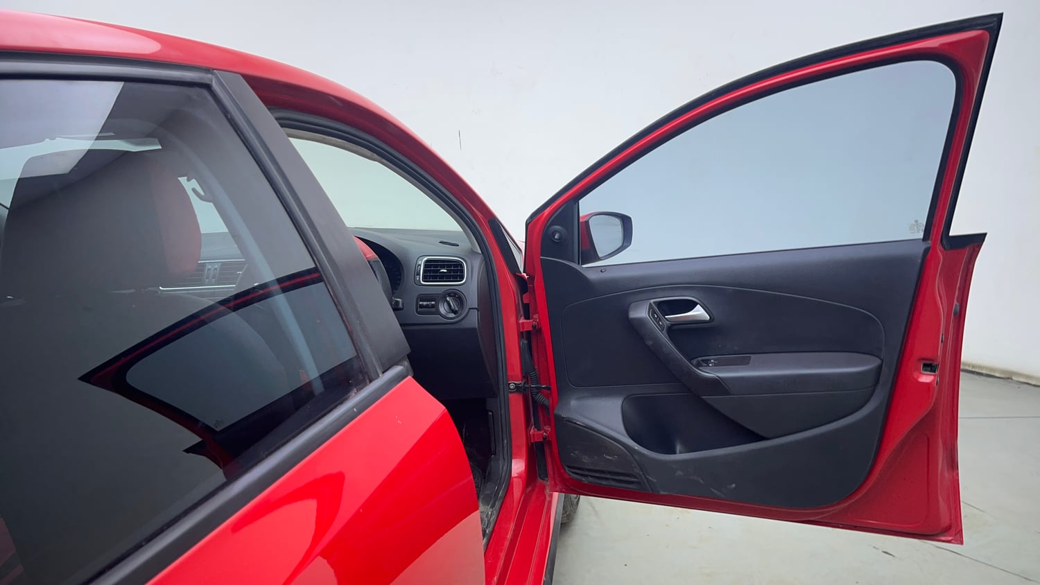 Used 2019 Volkswagen Polo Trendline 1.0L (P) Petrol Manual interior RIGHT FRONT DOOR OPEN VIEW