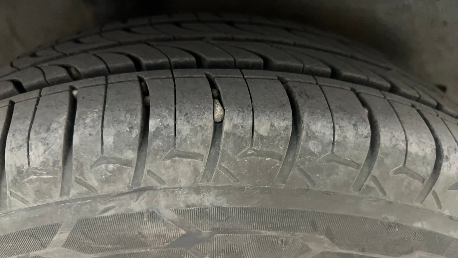 Used 2016 Honda City VX Petrol Manual tyres RIGHT REAR TYRE TREAD VIEW
