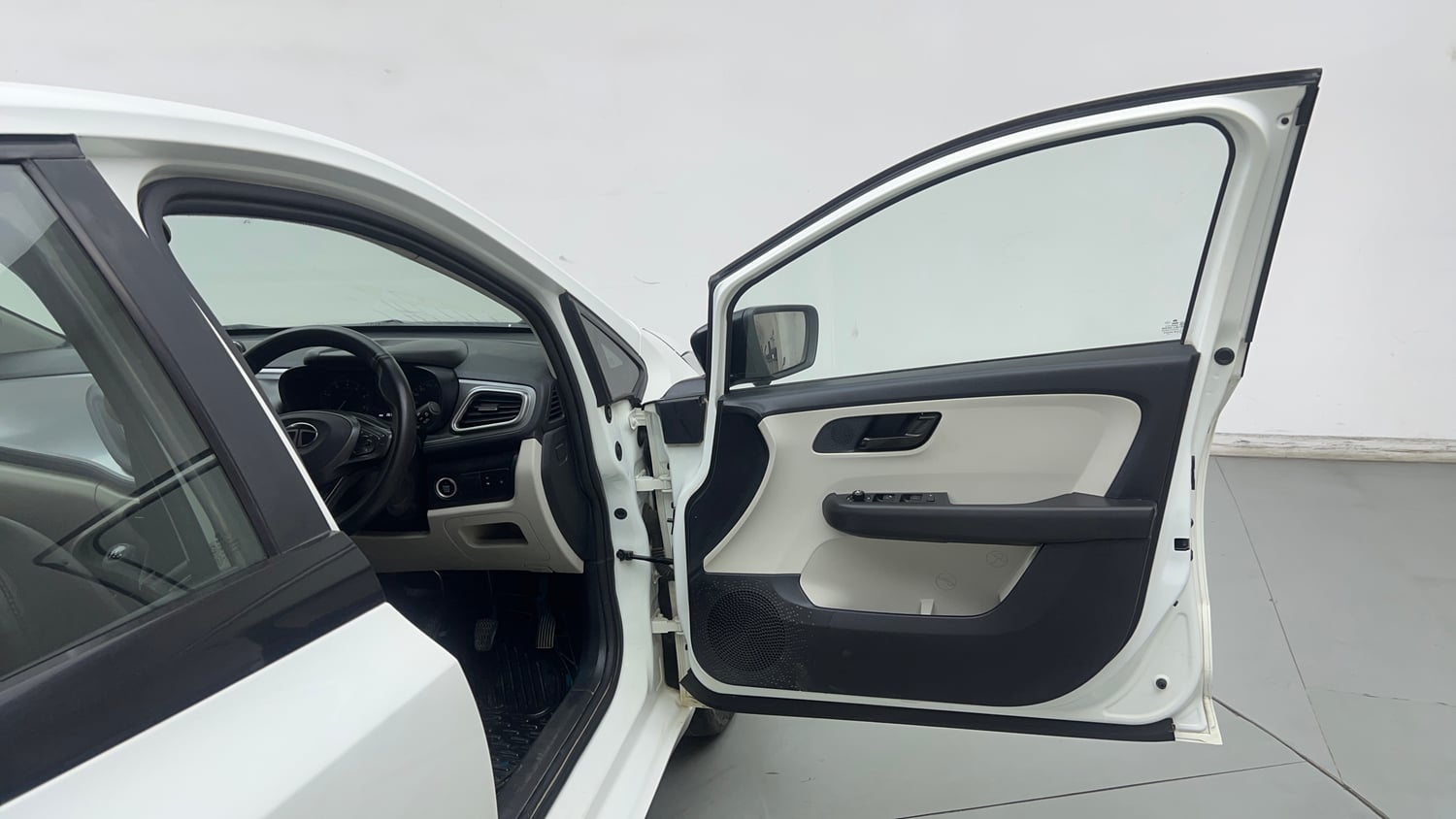 Used 2024 Tata Altroz XT Petrol Petrol Manual interior RIGHT FRONT DOOR OPEN VIEW