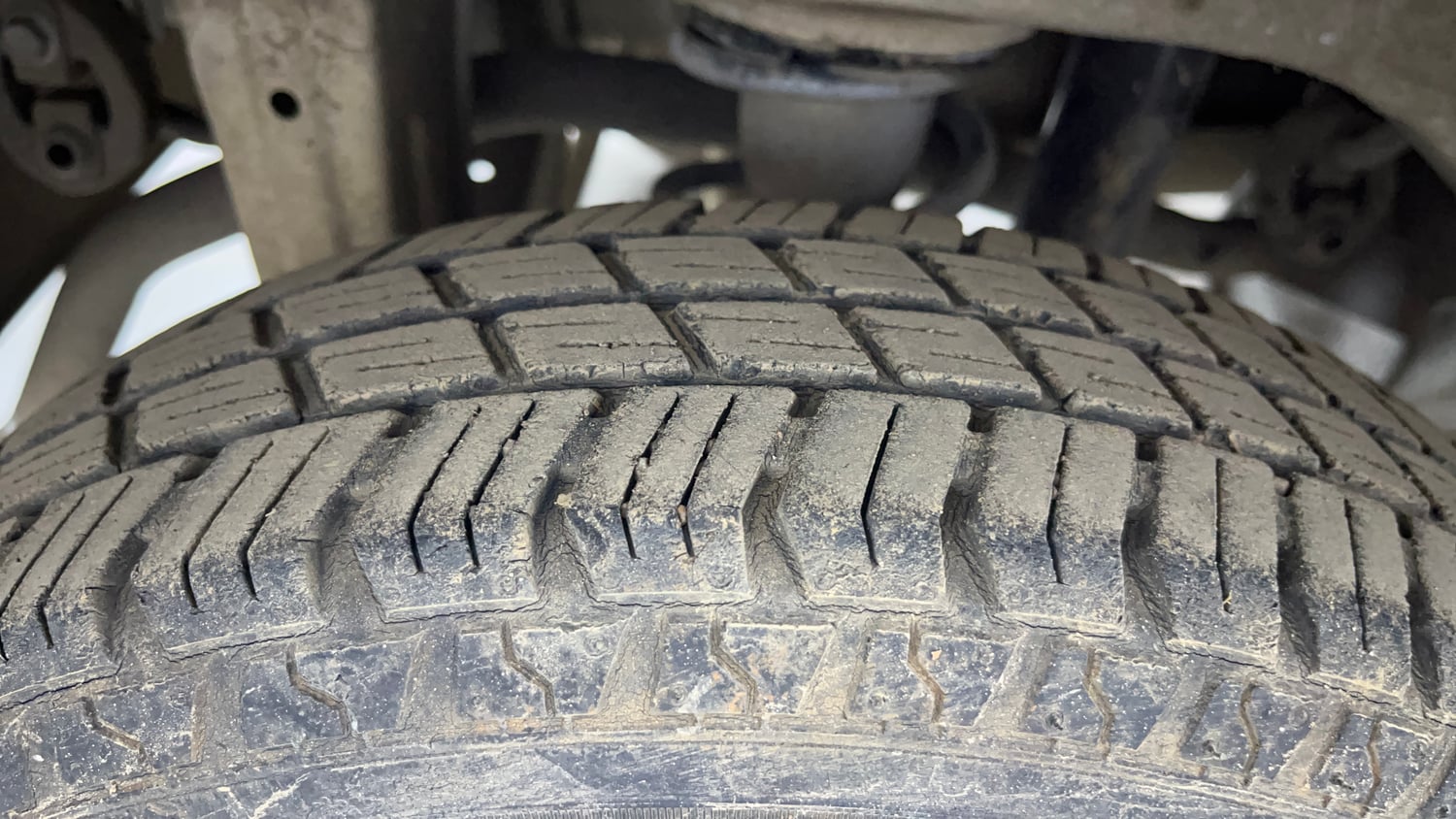 Used 2015 Maruti Suzuki Alto 800 Lxi Petrol Manual tyres RIGHT REAR TYRE TREAD VIEW