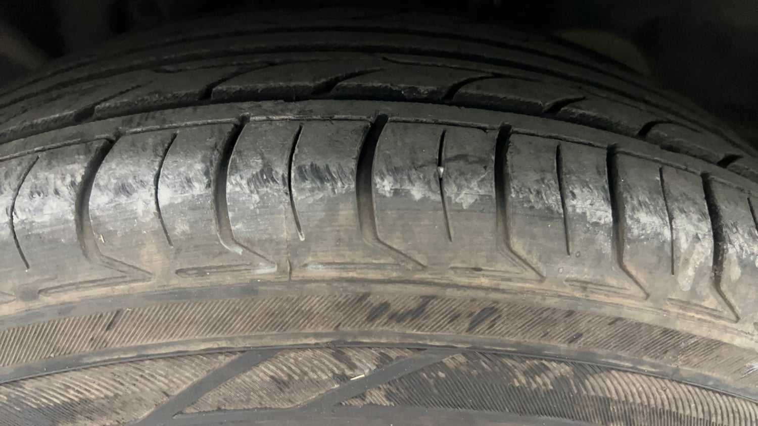 Used 2015 Ford EcoSport Titanium 1.5 TDCi (Opt) Diesel Manual tyres LEFT FRONT TYRE TREAD VIEW