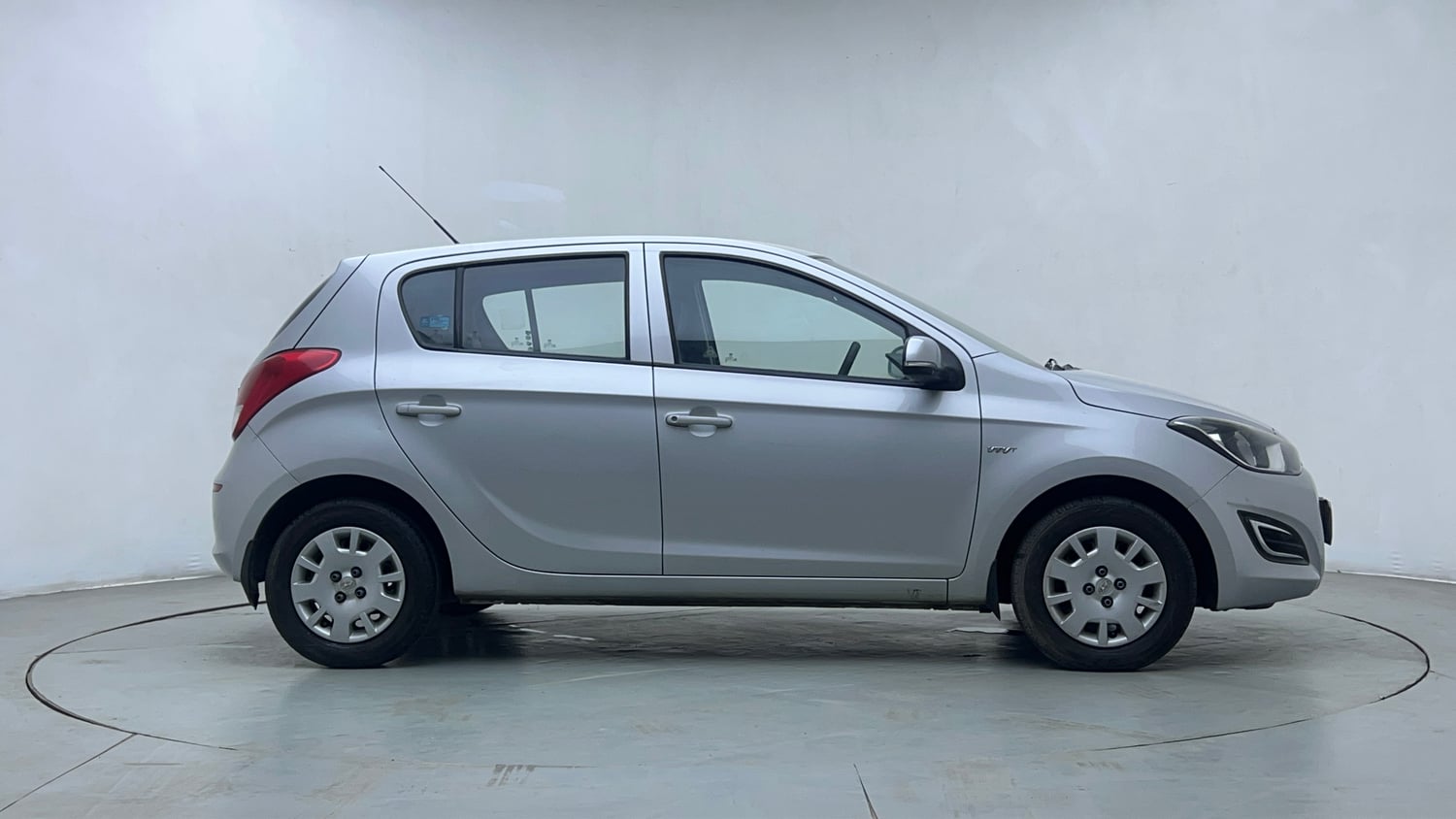 Used 2013 Hyundai i20 Magna 1.2 Petrol Manual exterior RIGHT SIDE VIEW