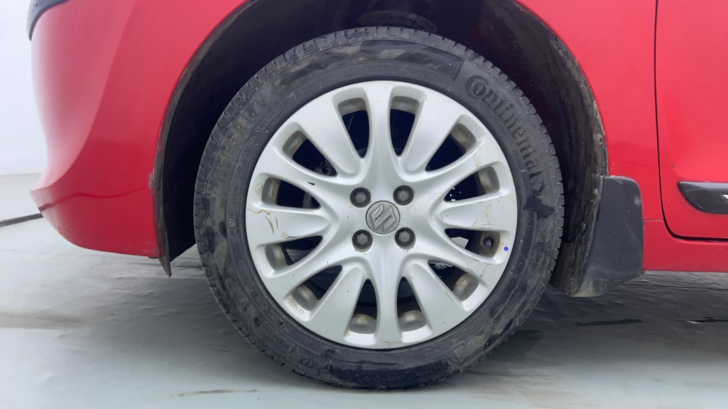 Used 2016 Maruti Suzuki Baleno Alpha 1.2 Petrol Manual tyres LEFT FRONT TYRE RIM VIEW