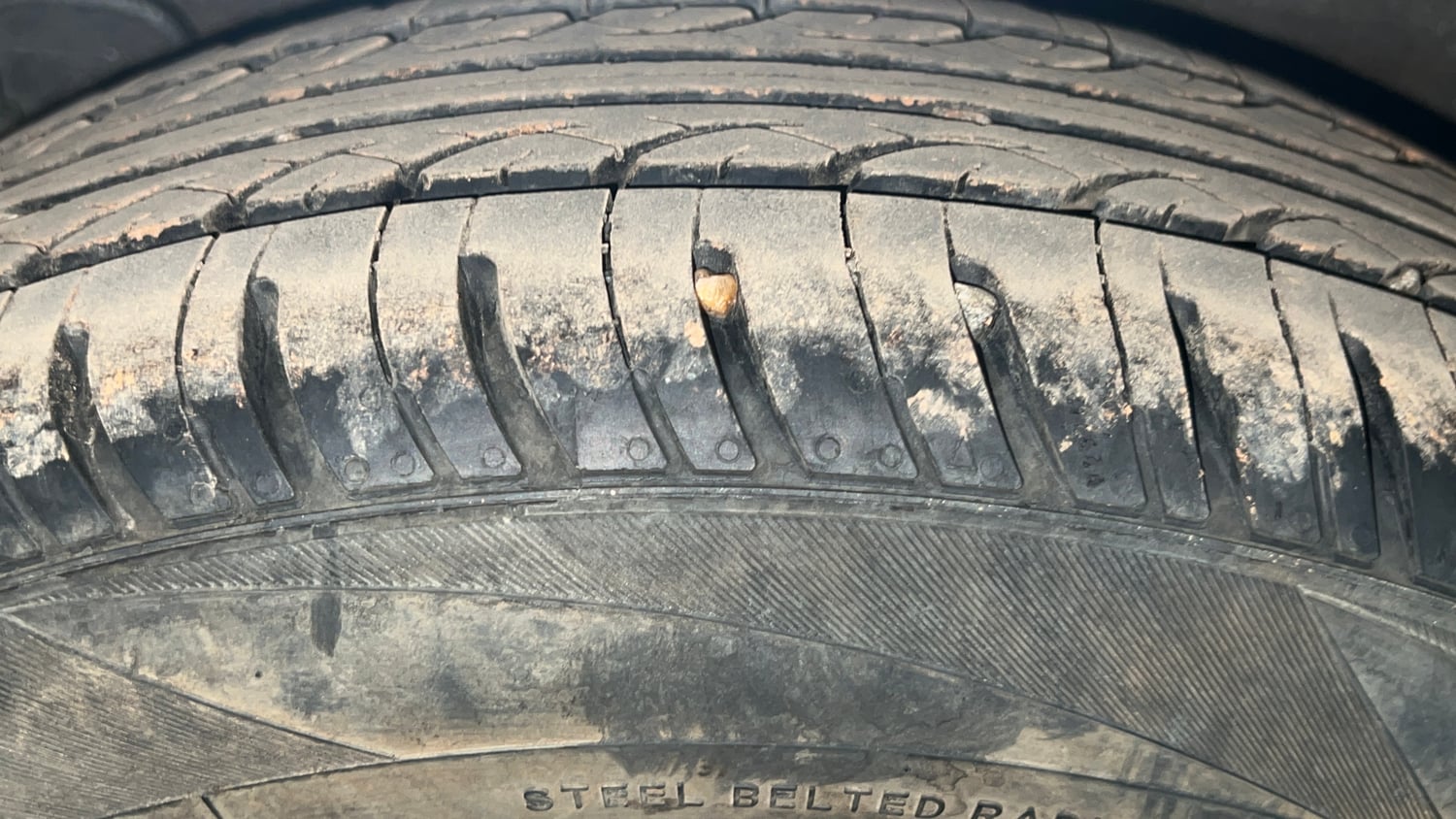 Used 2014 Hyundai Grand i10 Sportz 1.2 Kappa VTVT Petrol Manual tyres RIGHT REAR TYRE TREAD VIEW
