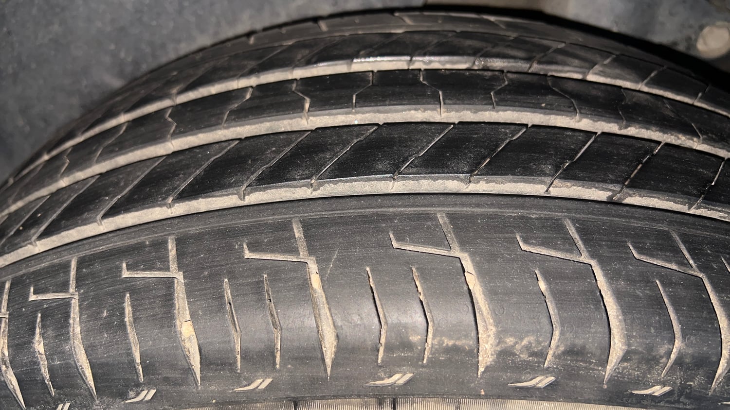 Used 2024 Tata Harrier Fearless Plus Dark Edition AT Diesel Automatic tyres RIGHT REAR TYRE TREAD VIEW