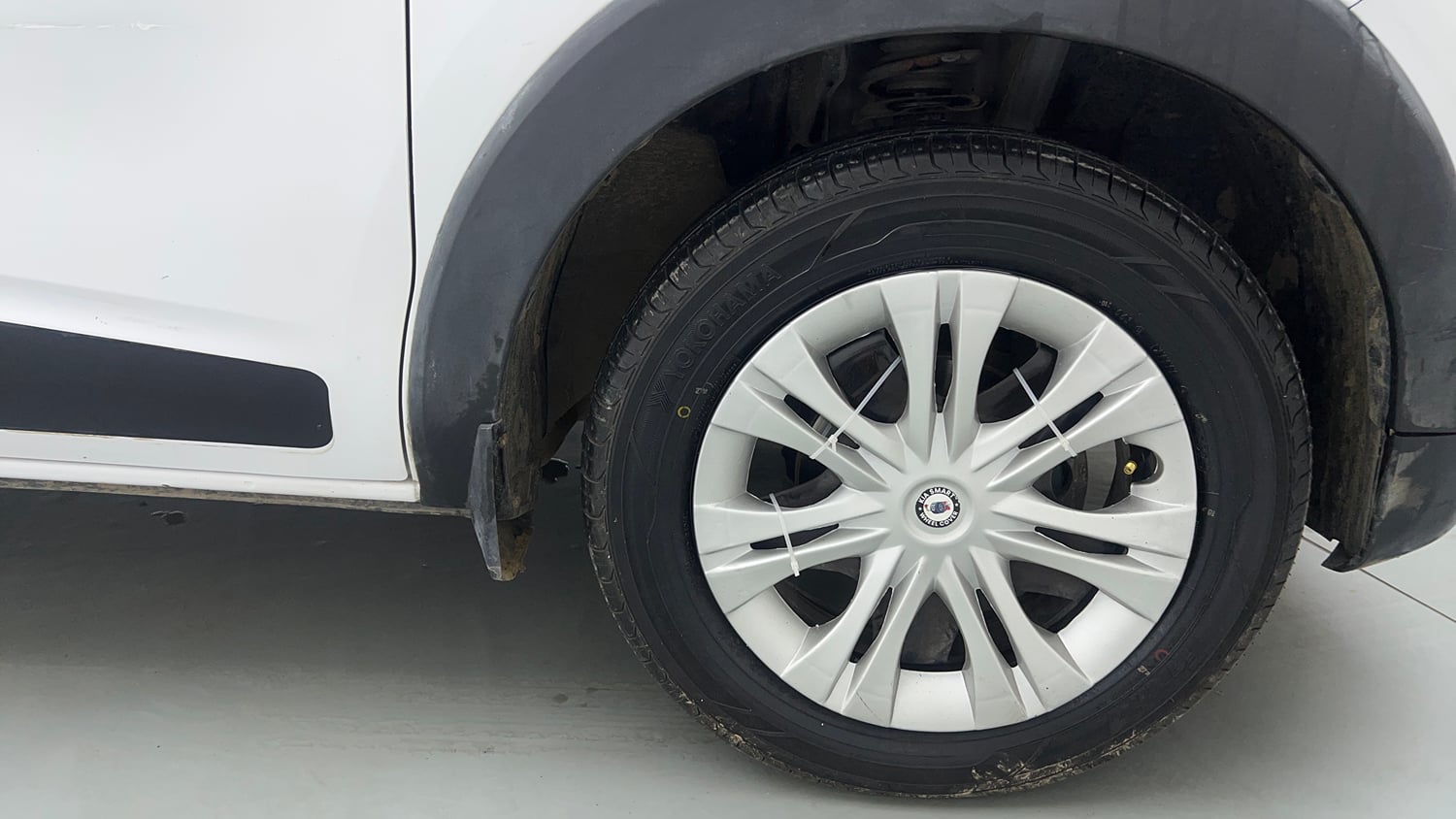 Used 2020 Renault Triber RXZ Petrol Manual tyres RIGHT FRONT TYRE RIM VIEW