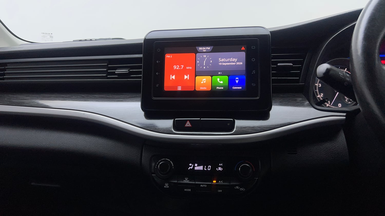 Used 2019 Maruti Suzuki XL6 Alpha MT Petrol Petrol Manual top_features Integrated (in-dash) music system