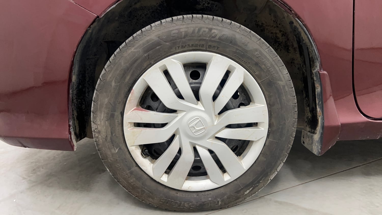 Used 2014 Honda City SV Petrol Manual tyres LEFT FRONT TYRE RIM VIEW