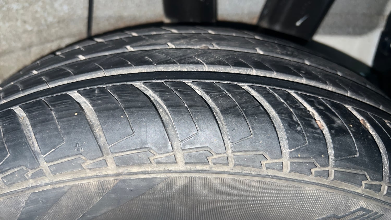 Used 2025 Hyundai Exter SX Tech 1.2 HY-CNG DUO MT Cng Manual tyres LEFT REAR TYRE TREAD VIEW