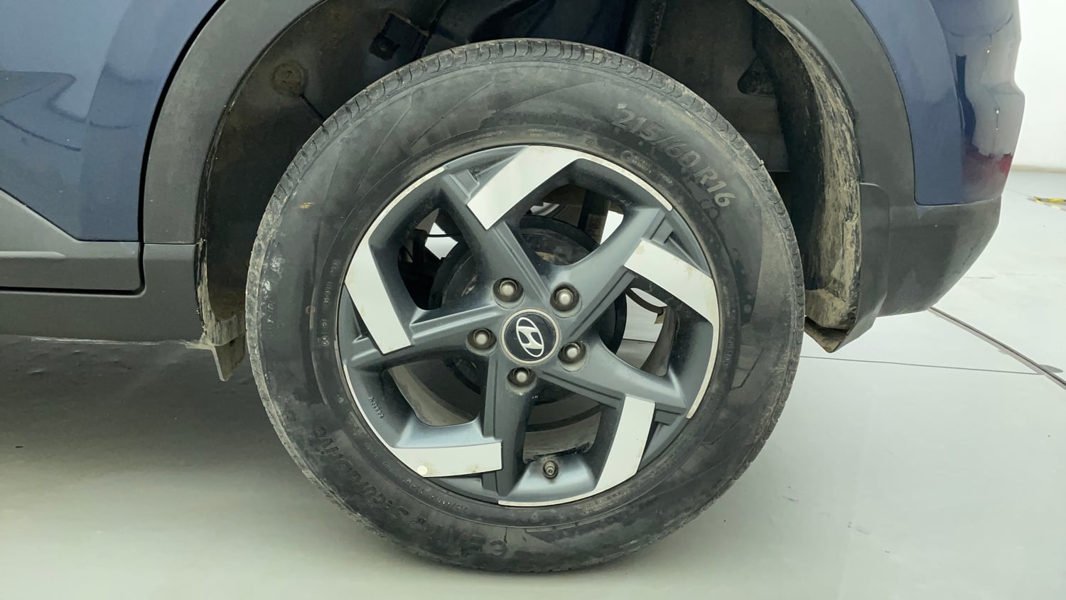 Used 2019 Hyundai Venue SX Plus 1.0 Turbo DCT Petrol Automatic tyres LEFT REAR TYRE RIM VIEW