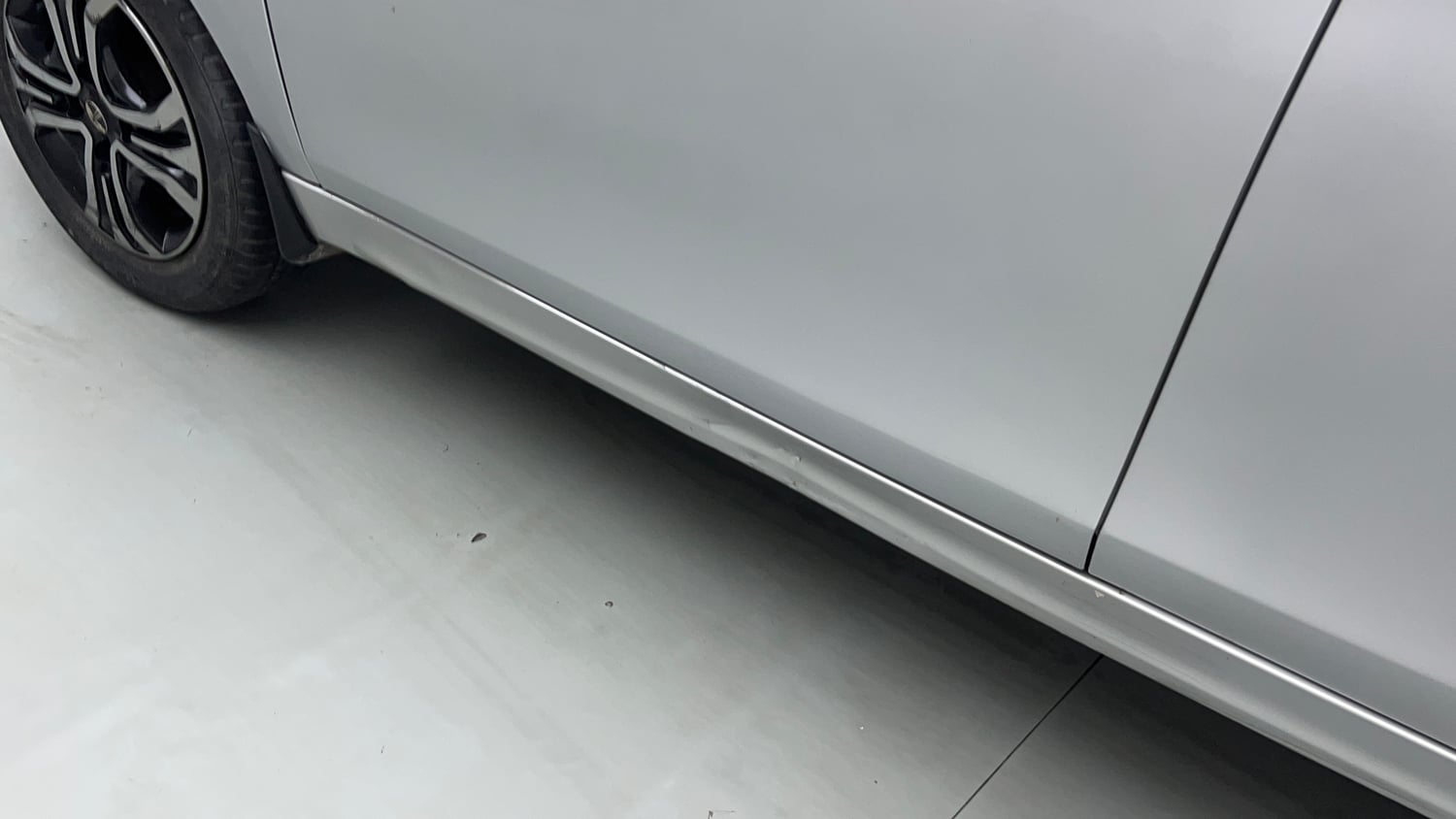 Used 2019 Tata Tiago Revotron XZ w/o Alloy Petrol Manual dents MINOR DENT
