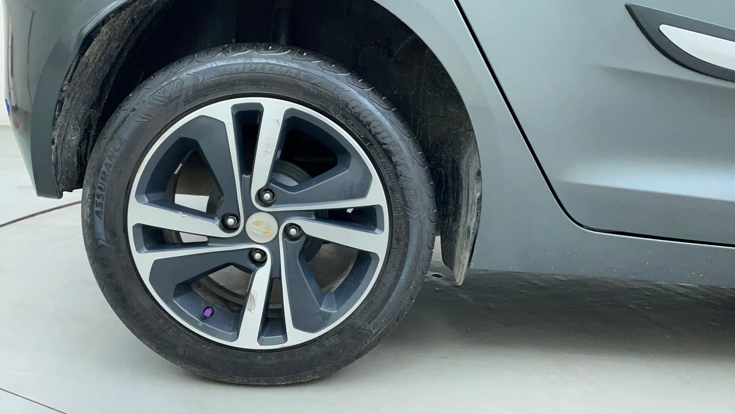 Used 2022 Tata Altroz XZ Plus Petrol Petrol Manual tyres RIGHT REAR TYRE RIM VIEW