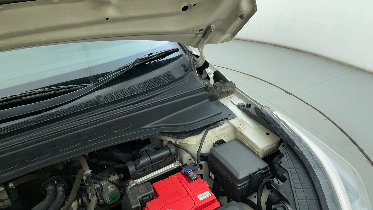 Used 2018 Hyundai Creta SX 1.6 AT Petrol Petrol Automatic engine ENGINE LEFT SIDE HINGE & APRON VIEW