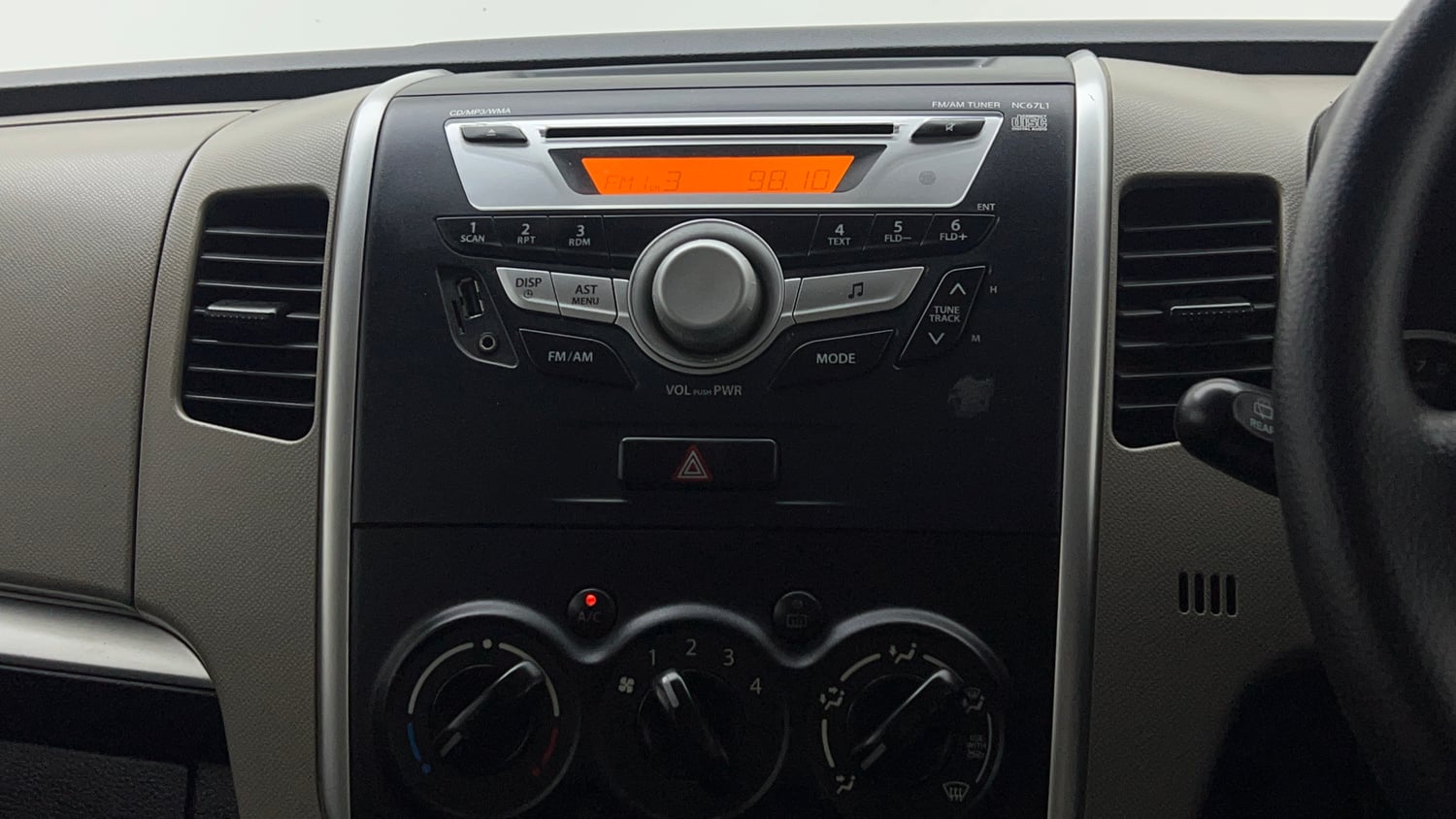 Used 2014 Maruti Suzuki Wagon R VXI Petrol Manual top_features Integrated (in-dash) music system
