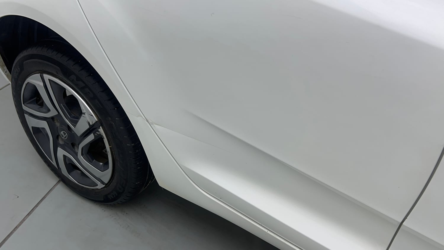 Used 2024 Tata Altroz XT Petrol Petrol Manual dents MINOR SCRATCH