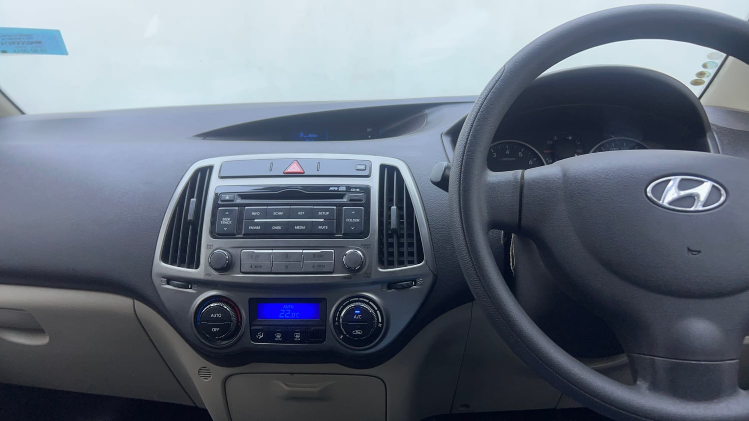 Used 2013 Hyundai i20 Magna 1.2 Petrol Manual interior MUSIC SYSTEM & AC CONTROL VIEW