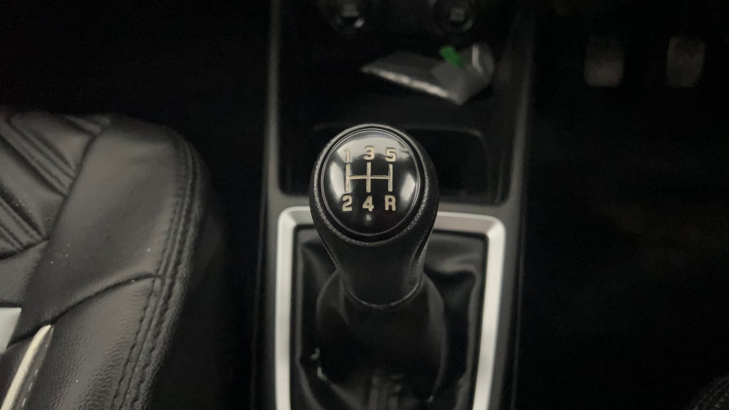 Used 2023 Maruti Suzuki Swift VXi Petrol Manual interior GEAR  KNOB VIEW