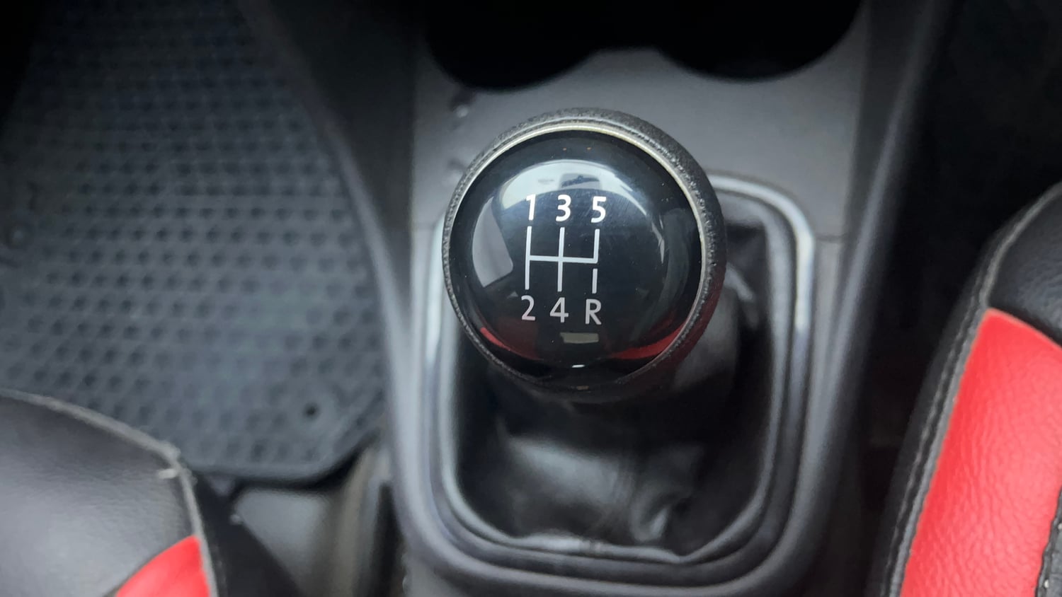 Used 2019 Volkswagen Polo Trendline 1.0L (P) Petrol Manual interior GEAR  KNOB VIEW