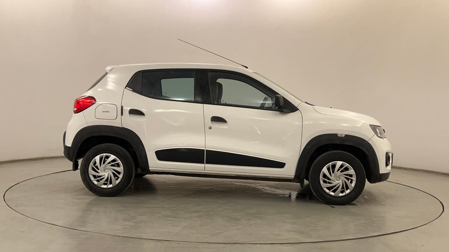 Used 2015 Renault Kwid RXT Petrol Manual exterior RIGHT SIDE VIEW