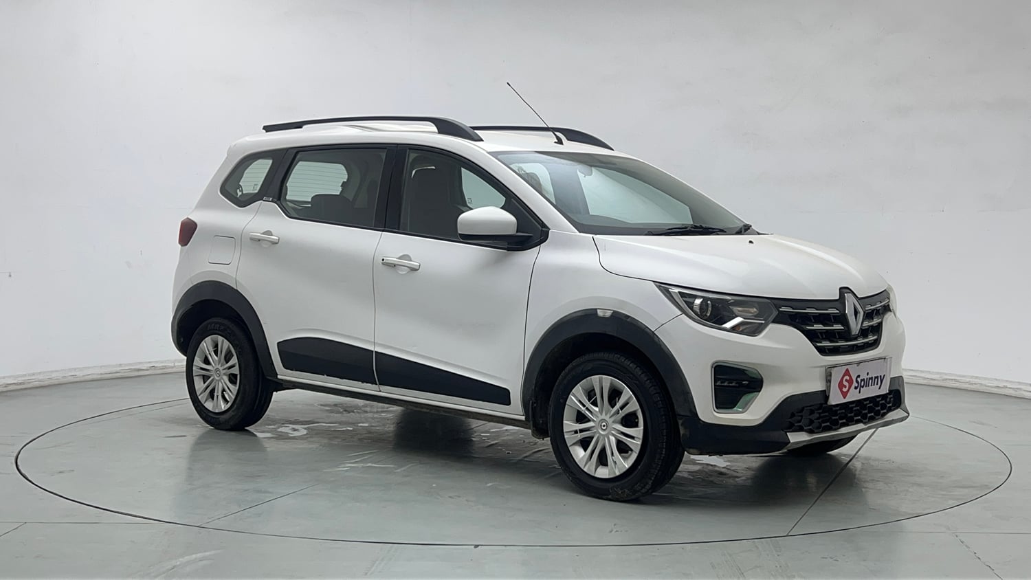 Used 2020 Renault Triber RXZ Petrol Manual exterior RIGHT FRONT CORNER VIEW