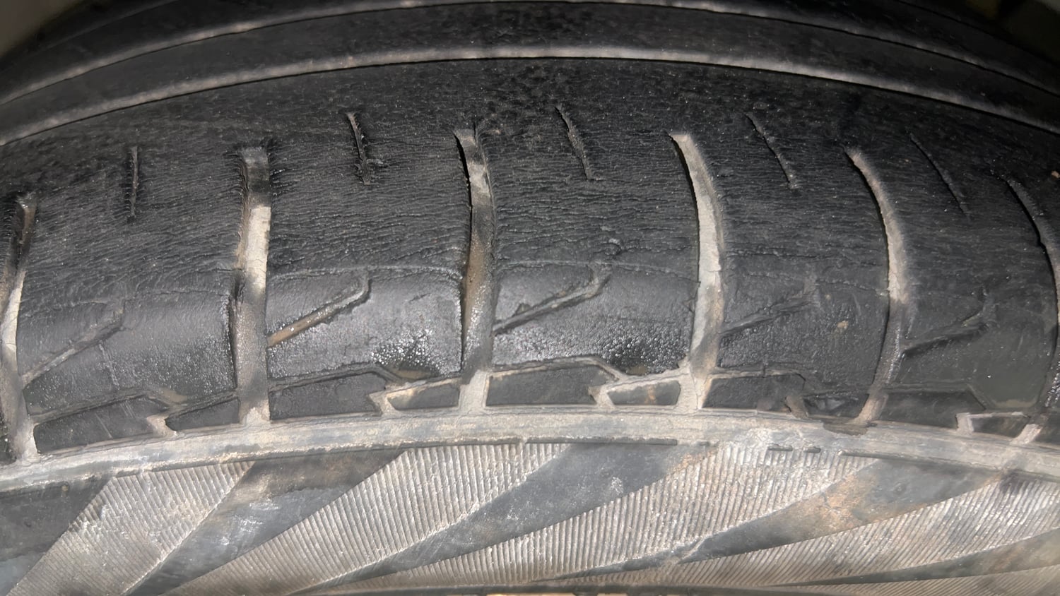 Used 2021 Hyundai Creta SX (O) 1.5 Diesel Automatic Diesel Automatic tyres RIGHT FRONT TYRE TREAD VIEW