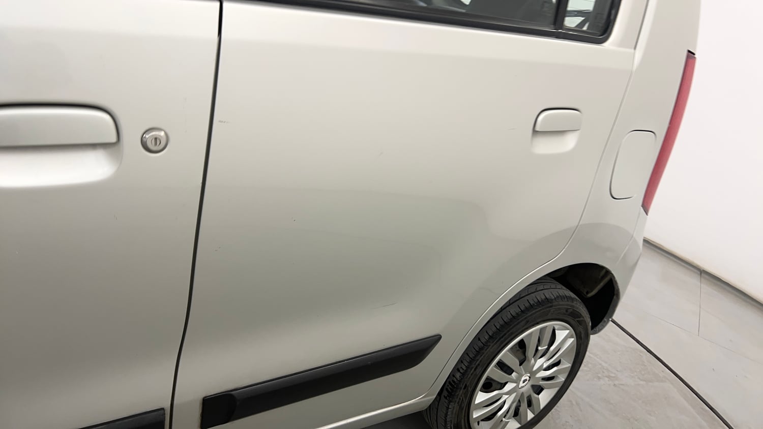 Used 2016 Maruti Suzuki Wagon R VXI Petrol Manual dents MINOR SCRATCH