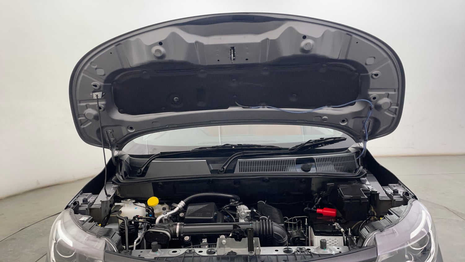 Used 2026 Renault Triber Evolution Petrol Manual engine ENGINE & BONNET OPEN FRONT VIEW