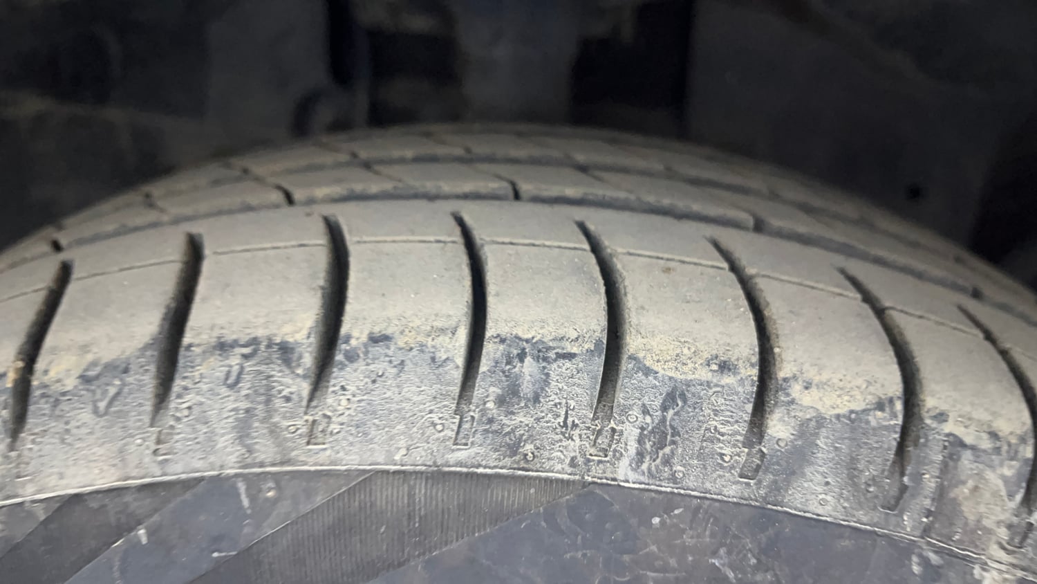 Used 2016 Ford Figo Aspire Titanium 1.2 Ti-VCT Petrol Manual tyres RIGHT FRONT TYRE TREAD VIEW