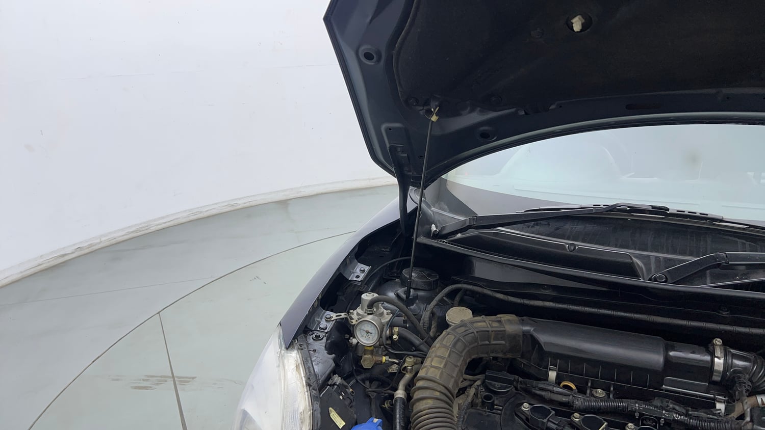 Used 2018 Maruti Suzuki Swift LXI CNG (Outside Fitted) Cng Manual engine ENGINE RIGHT SIDE HINGE & APRON VIEW