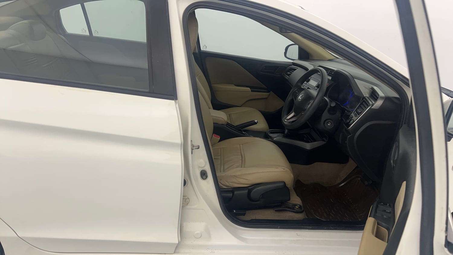 Used 2016 Honda City SV CVT Petrol Automatic interior RIGHT SIDE FRONT DOOR CABIN VIEW