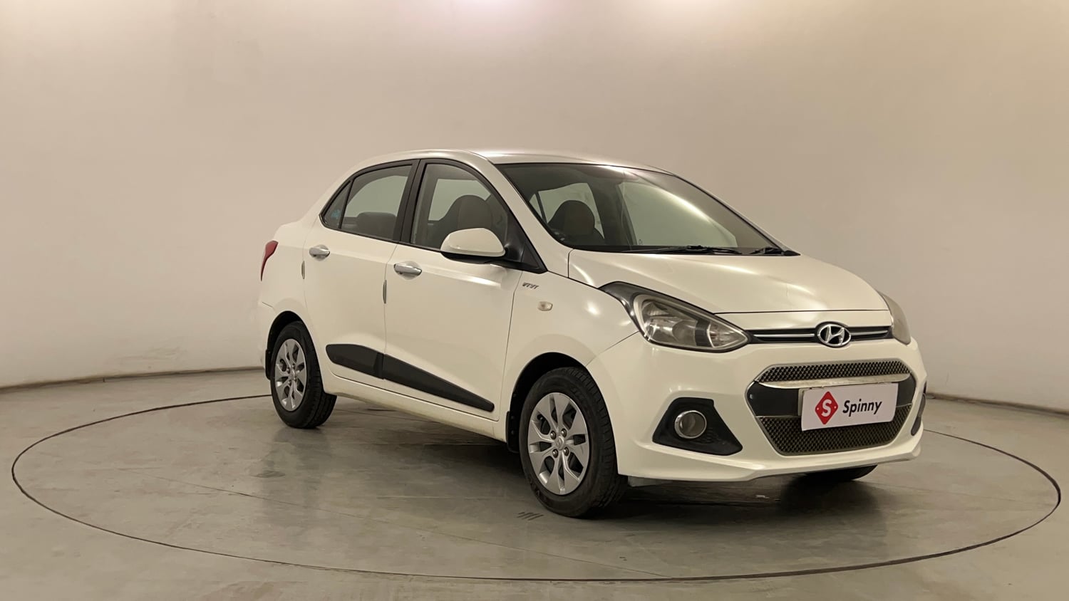 Used 2015 Hyundai Xcent Base 1.2 Petrol Manual exterior RIGHT FRONT CORNER VIEW