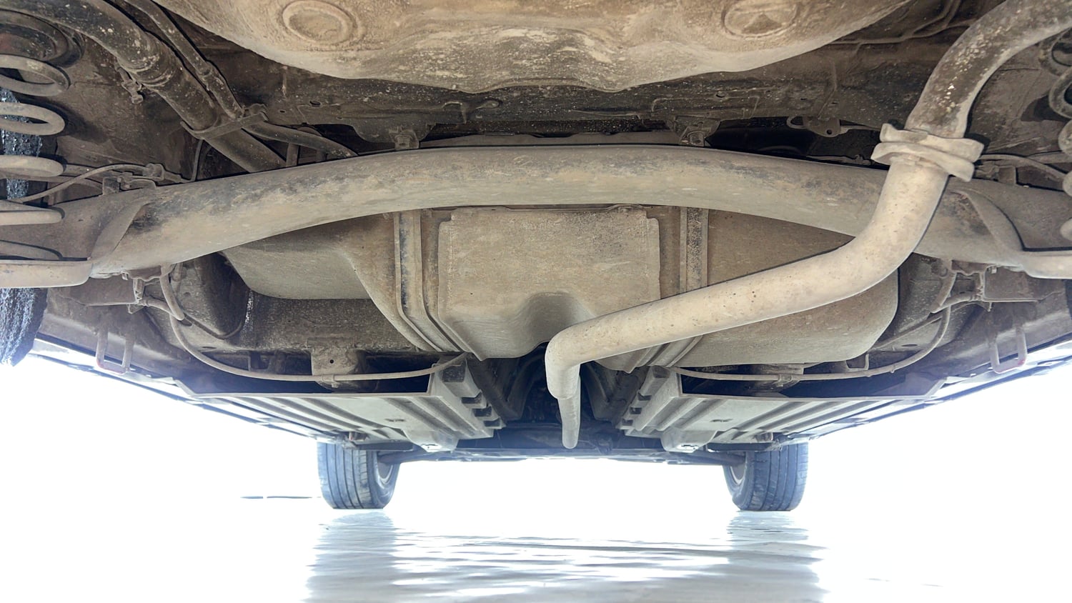 Used 2017 Volkswagen Ameo Highline Plus 1.5L AT (D)16 Alloy Diesel Automatic extra REAR UNDERBODY VIEW (TAKEN FROM REAR)