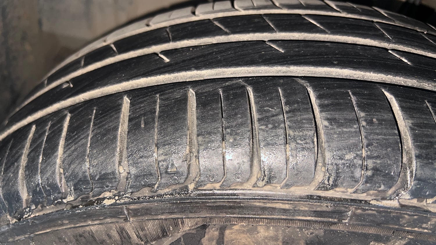 Used 2020 Renault Triber RXZ Petrol Manual tyres LEFT FRONT TYRE TREAD VIEW