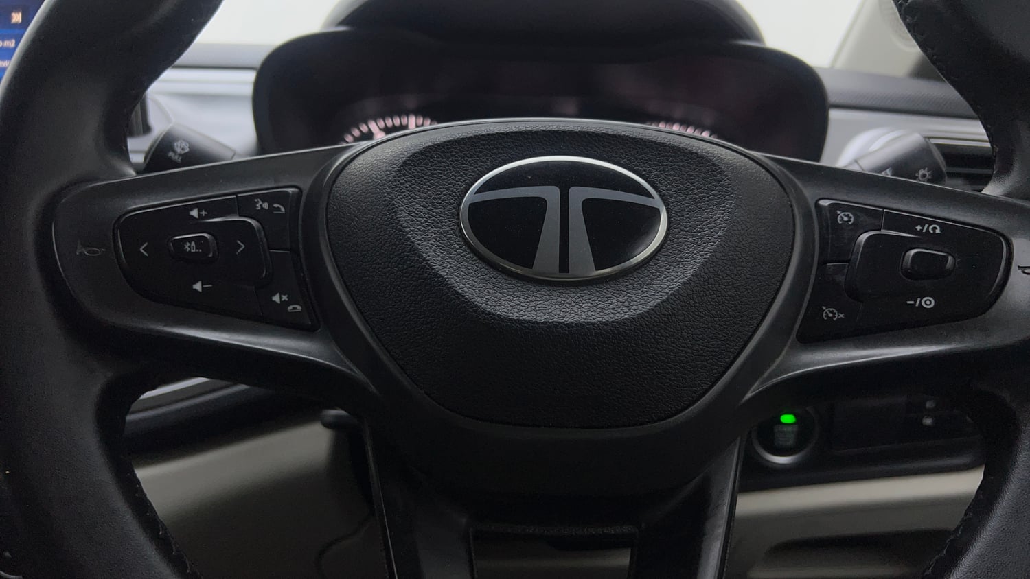 Used 2024 Tata Altroz XT Petrol Petrol Manual top_features Airbags