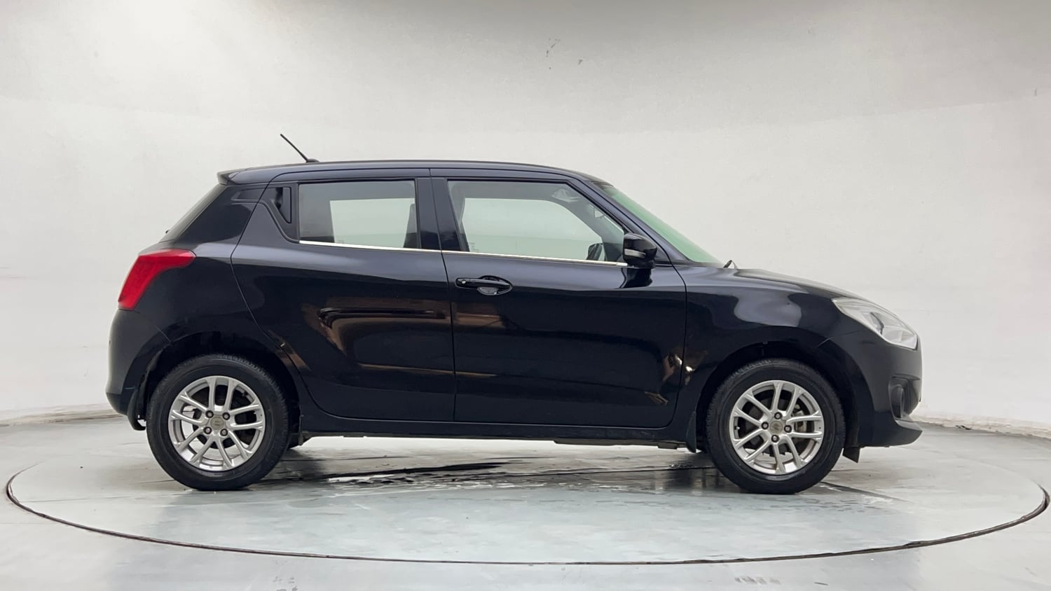 Used 2023 Maruti Suzuki Swift ZXi Petrol Manual exterior RIGHT SIDE VIEW