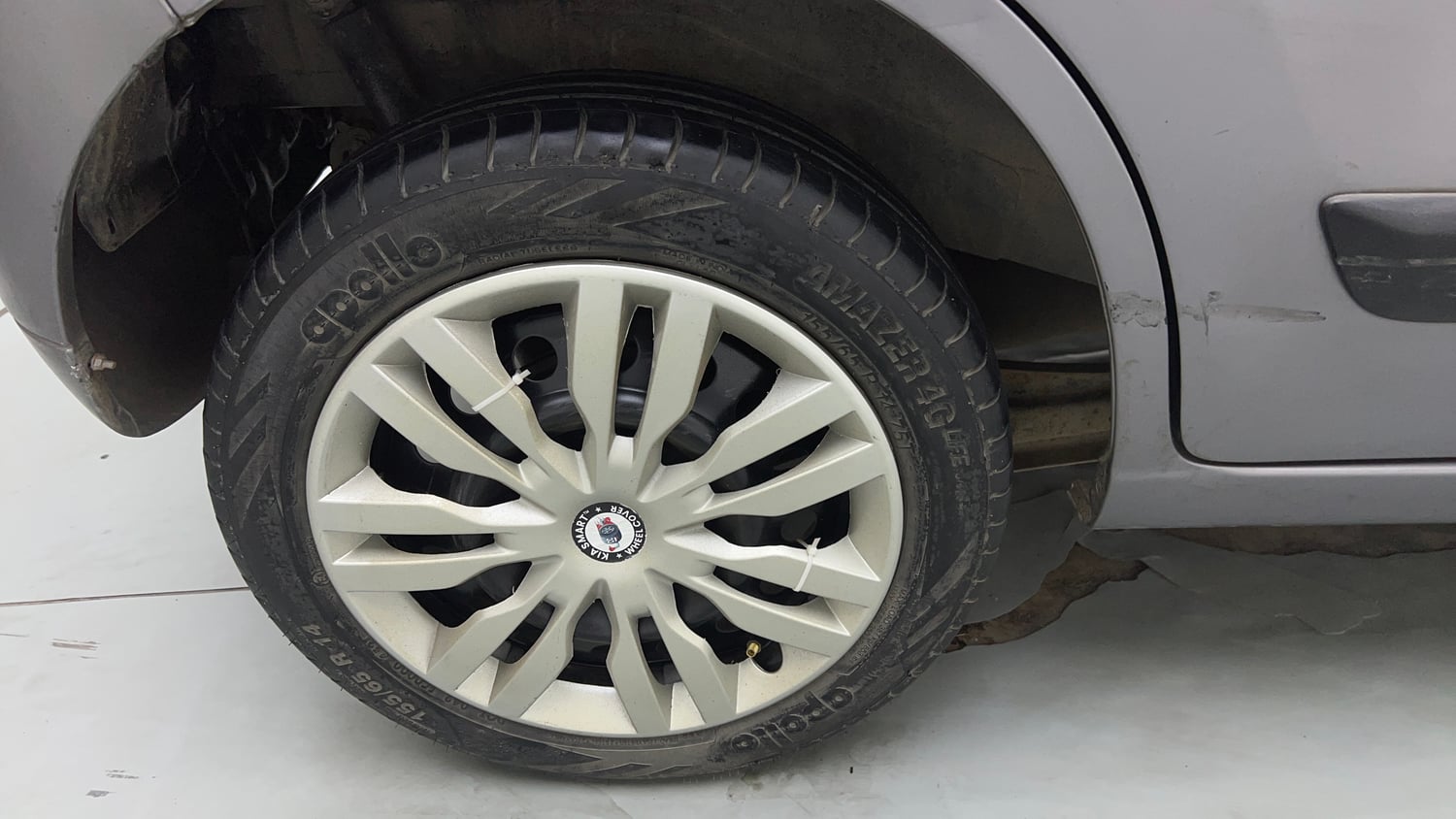 Used 2014 Maruti Suzuki Wagon R VXI Petrol Manual tyres RIGHT REAR TYRE RIM VIEW
