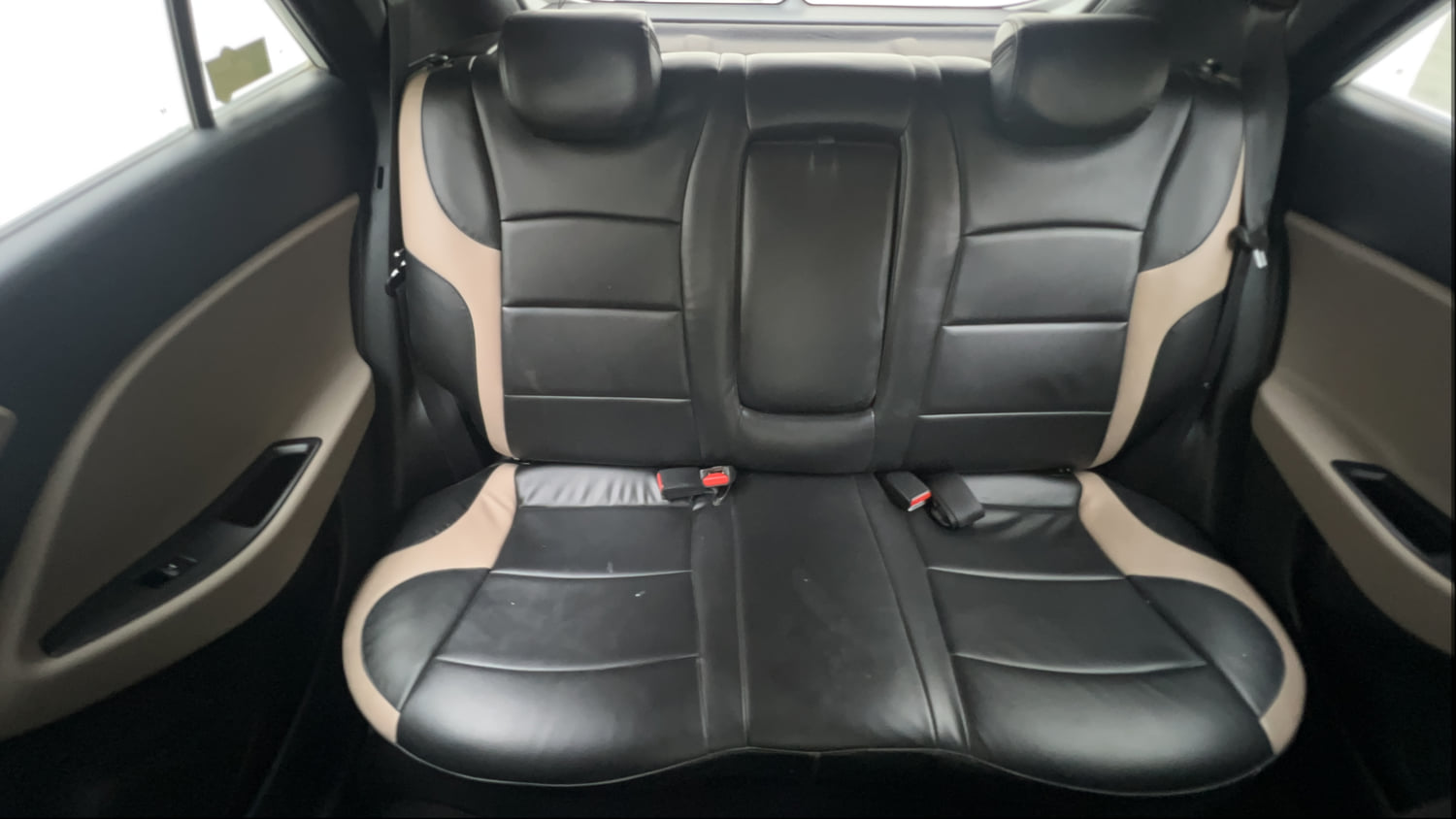 Used 2018 Hyundai Elite i20 Asta 1.2 (O) Petrol Manual interior REAR SEAT CONDITION VIEW