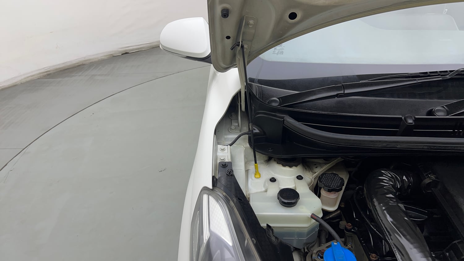 Used 2020 Hyundai Grand i10 Nios Asta 1.2 Kappa VTVT Petrol Manual engine ENGINE RIGHT SIDE HINGE & APRON VIEW