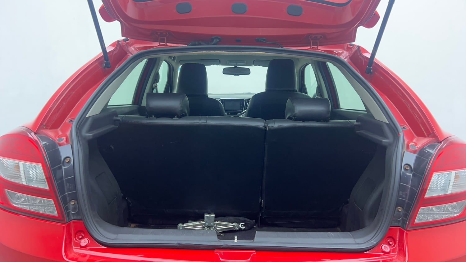 Used 2016 Maruti Suzuki Baleno Alpha 1.2 Petrol Manual interior DICKY INSIDE VIEW