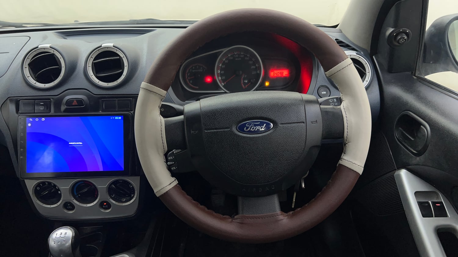Used 2013 Ford Figo Duratec Petrol Titanium 1.2 Petrol Manual interior STEERING VIEW