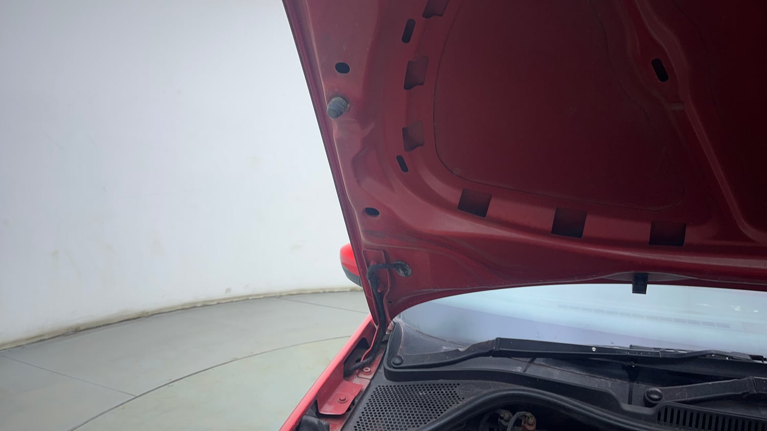 Used 2019 Volkswagen Polo Trendline 1.0L (P) Petrol Manual engine ENGINE RIGHT SIDE HINGE & APRON VIEW