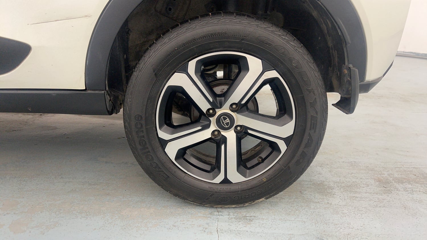 Used 2021 Tata Nexon XZ Plus Petrol Manual tyres LEFT REAR TYRE RIM VIEW