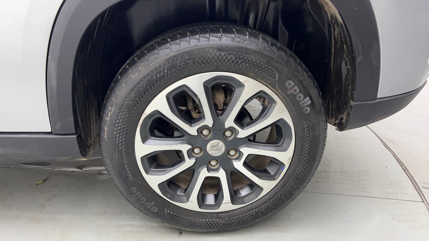 Used 2024 Maruti Suzuki Grand Vitara Delta Smart Hybrid Petrol Manual tyres LEFT REAR TYRE RIM VIEW