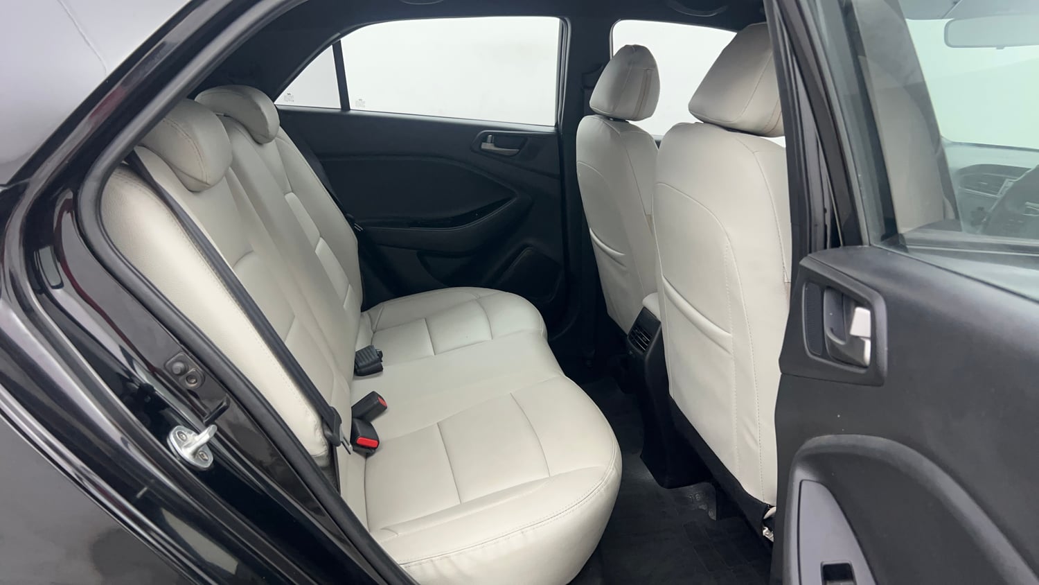 Used 2016 Hyundai i20 Active 1.2 SX Petrol Manual interior RIGHT SIDE REAR DOOR CABIN VIEW