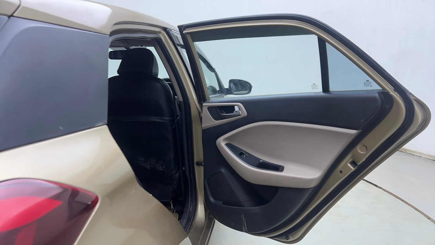 Used 2015 Hyundai Elite i20 Asta 1.4 CRDI Diesel Manual interior RIGHT REAR DOOR OPEN VIEW