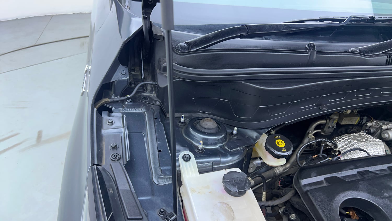 Used 2022 Kia Seltos X Line 1.5 Diesel AT Diesel Automatic engine ENGINE RIGHT SIDE HINGE & APRON VIEW