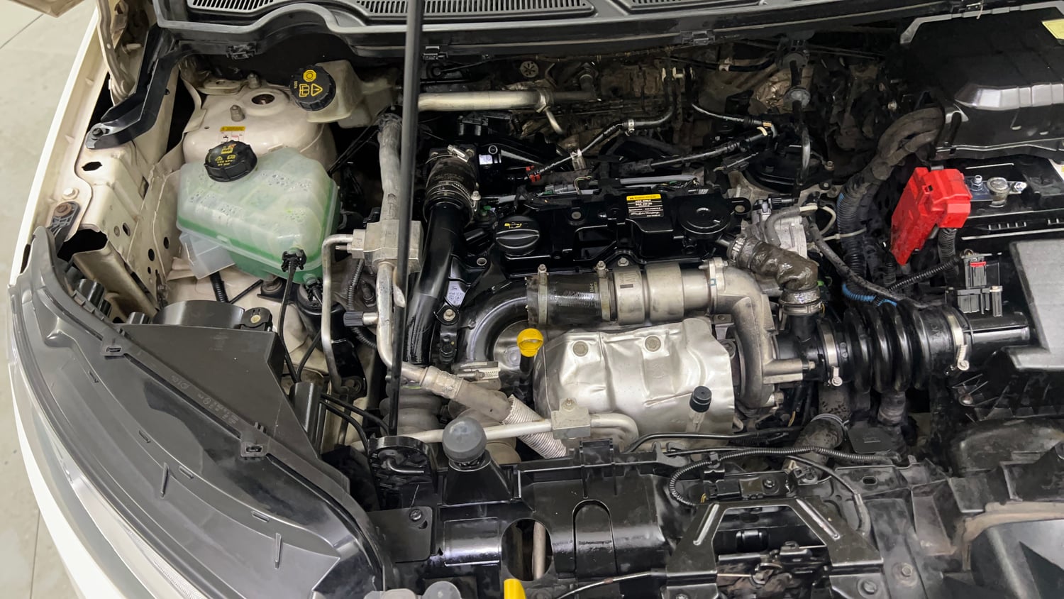 Used 2015 Ford EcoSport Titanium 1.5 TDCi (Opt) Diesel Manual engine ENGINE RIGHT SIDE VIEW