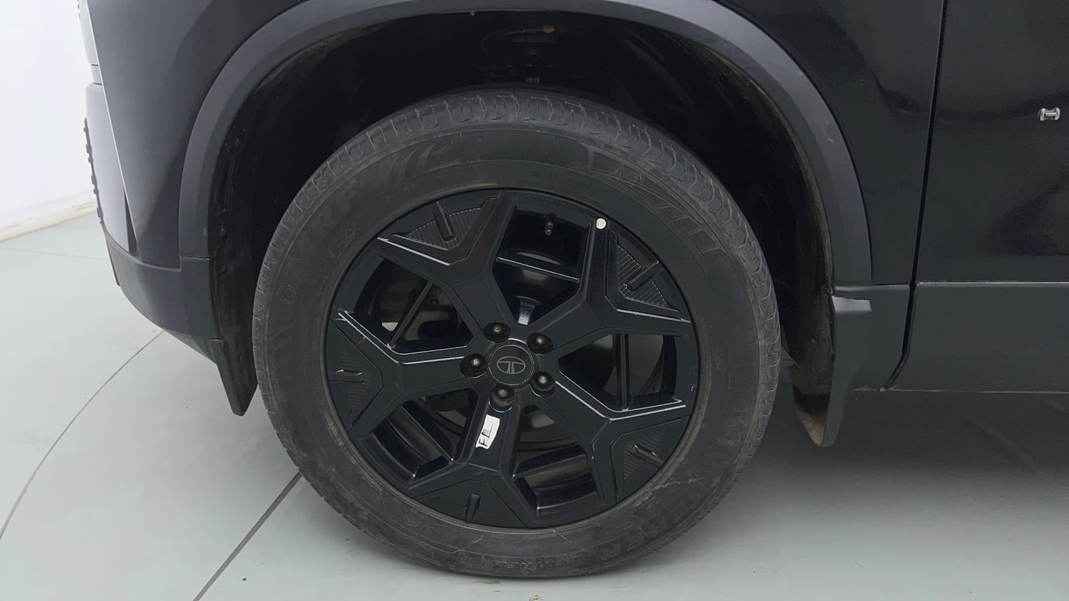 Used 2024 Tata Harrier Fearless Plus Dark Edition AT Diesel Automatic tyres LEFT FRONT TYRE RIM VIEW