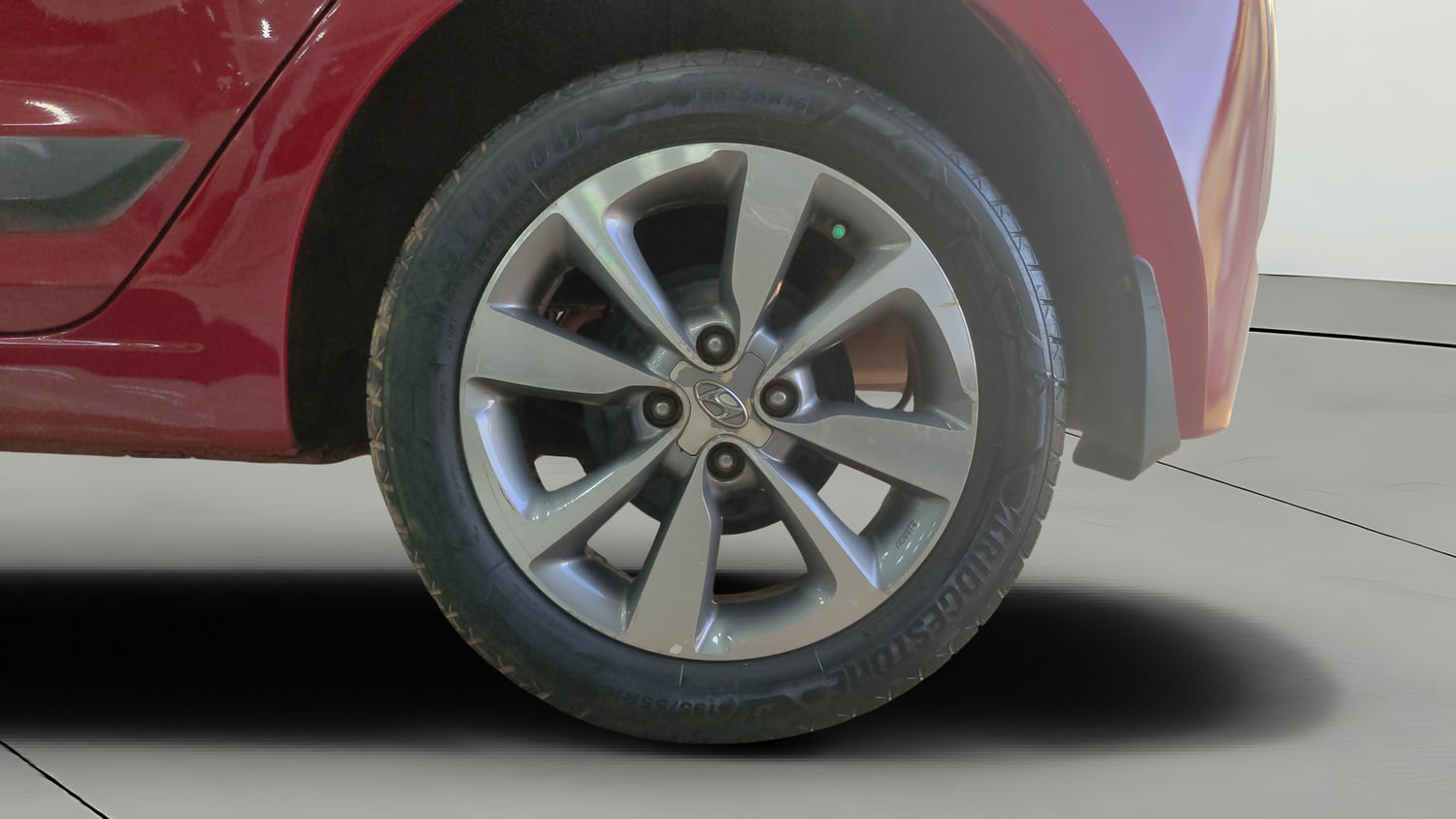 Used 2017 Hyundai Elite i20 Asta 1.2 (O) Petrol Manual tyres LEFT REAR TYRE RIM VIEW