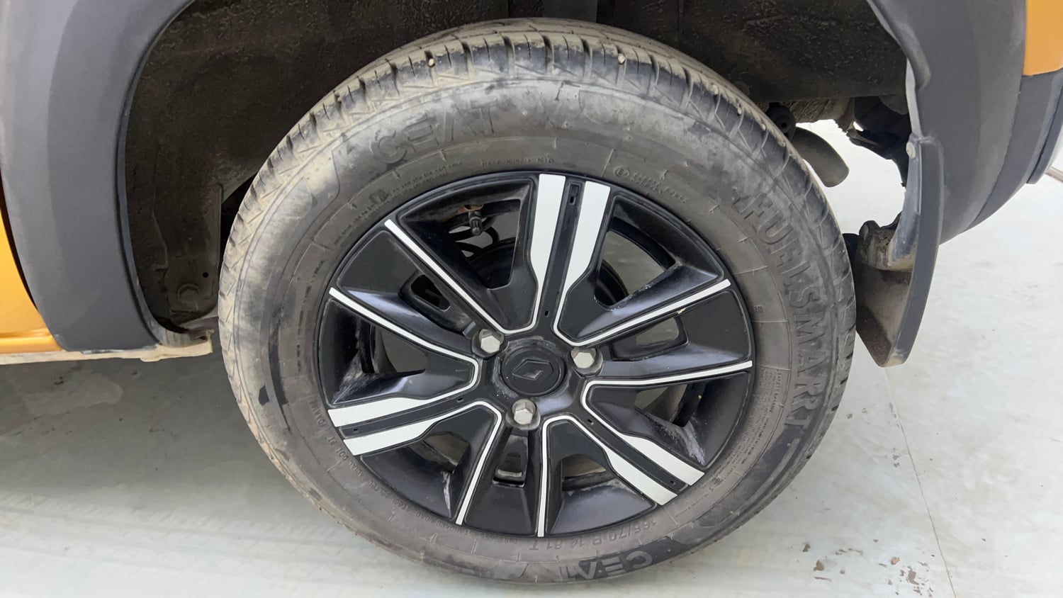 Used 2023 Renault Kwid CLIMBER AMT Petrol Automatic tyres LEFT REAR TYRE RIM VIEW